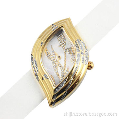Stainless steel case with genuine leather band bladed wrist watch